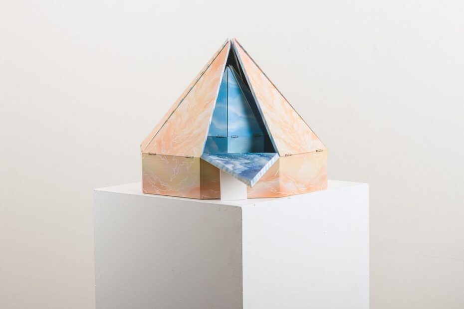 Maryam Farshad- Travel in Me