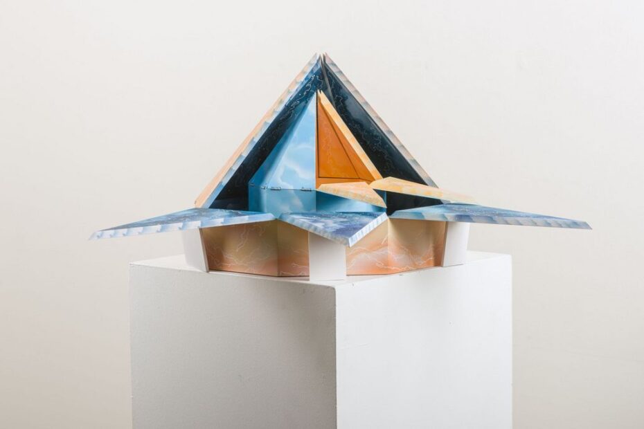 Maryam Farshad- Travel in Me